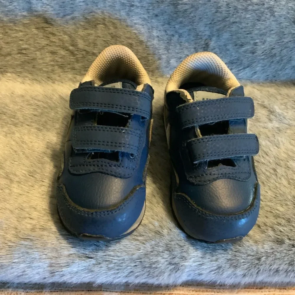Nike Kids MD Valiant Navy Sneakers Size 6C